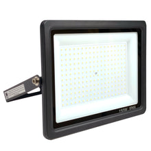 150W LED Flood Light Yoke Mount 35W Metal Halide Equiv 18K Lumens 5K CCT